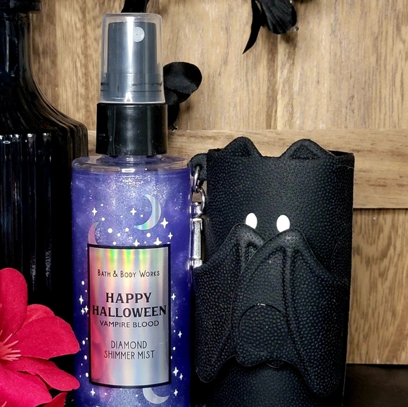 B&BW GITD Vampire Bat Holder & Vampire Blood Diamond Shimmer Mist Body Spray - Picture 2 of 5